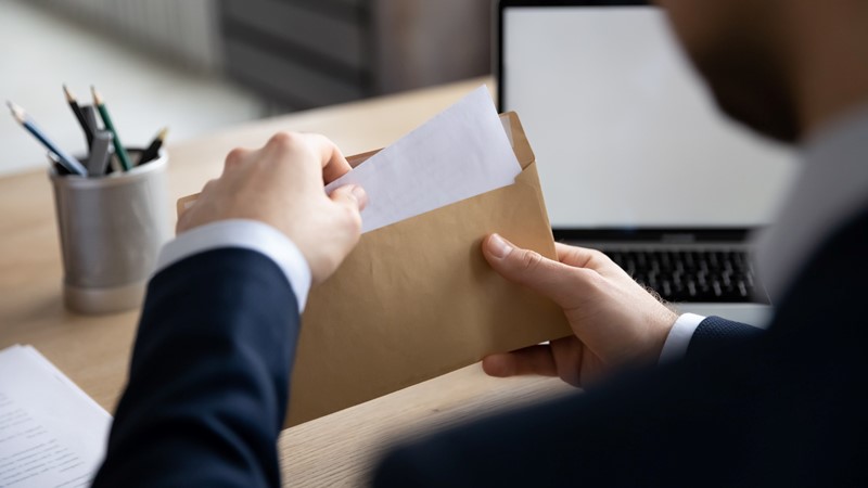 Ontslag als bestuurder betekent nog niet dat arbeidsovereenkomst eindigt