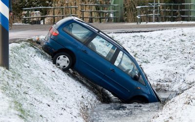 Werknemer rijdt bedrijfsauto in de prak: ontslag én schade vergoeden